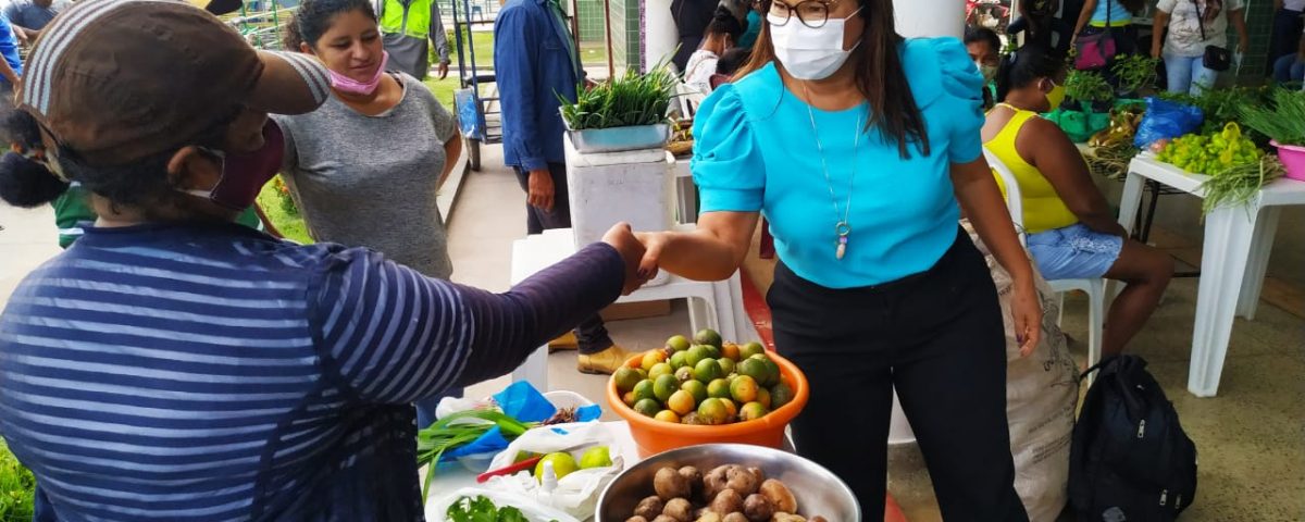 Vereadora Márcia Baranda prestigia Mostra de Produtos da Vila