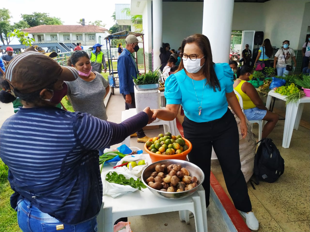 Vereadora Márcia Baranda prestigia Mostra de Produtos da Vila