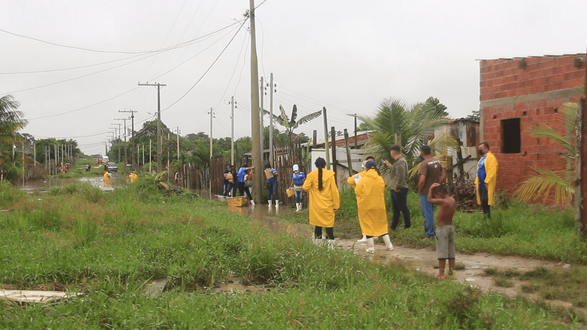 Em Parintins Bairro Lady Laura é alagado por chuvar