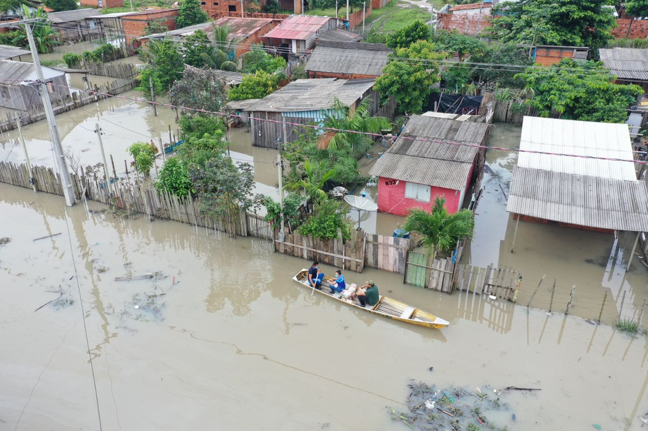 Bairros alagados em Parintins