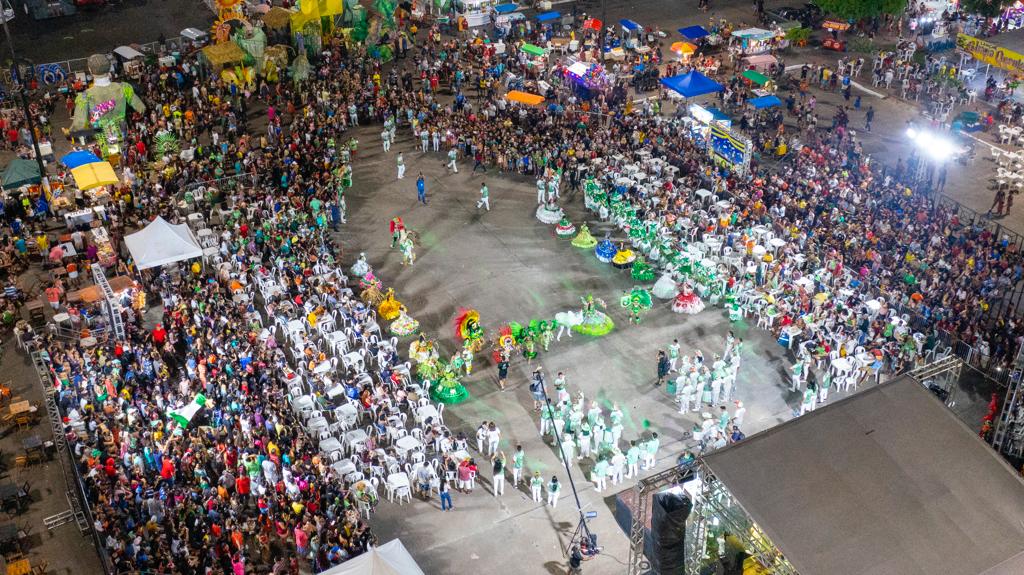 Bois Mirins protagonizam 3ª noite das Festividades Folclóricas de Parintins