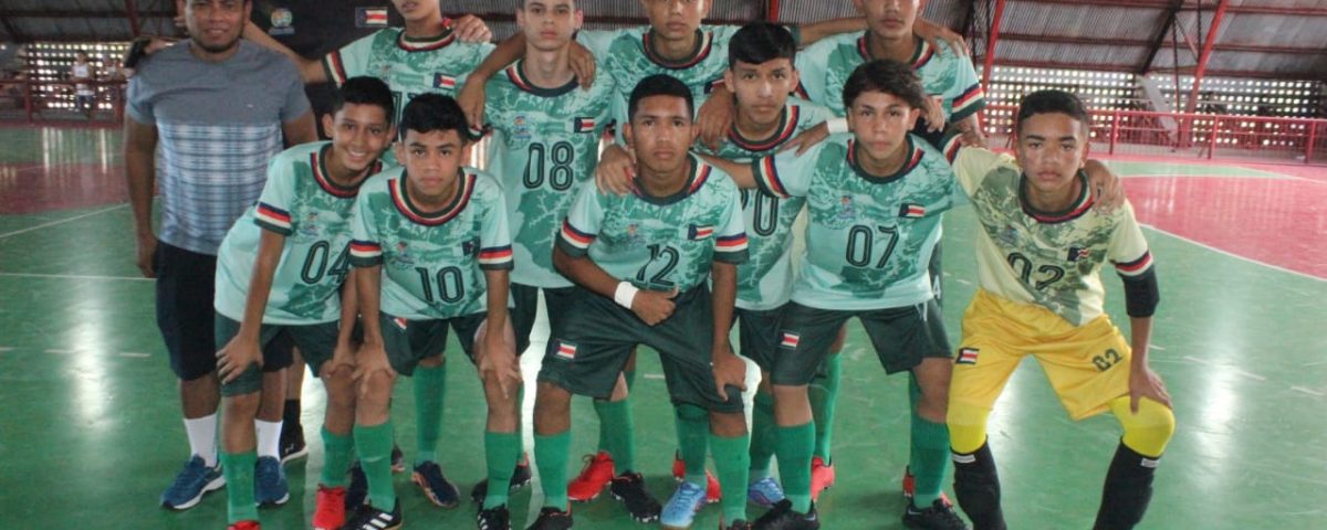 Futsal do Colégio do Carmo goleia e avança para a semifinal dos JEAs