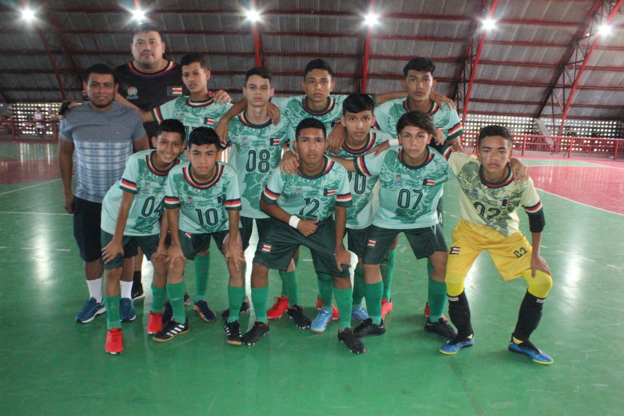 Futsal do Colégio do Carmo goleia e avança para a semifinal dos JEAs