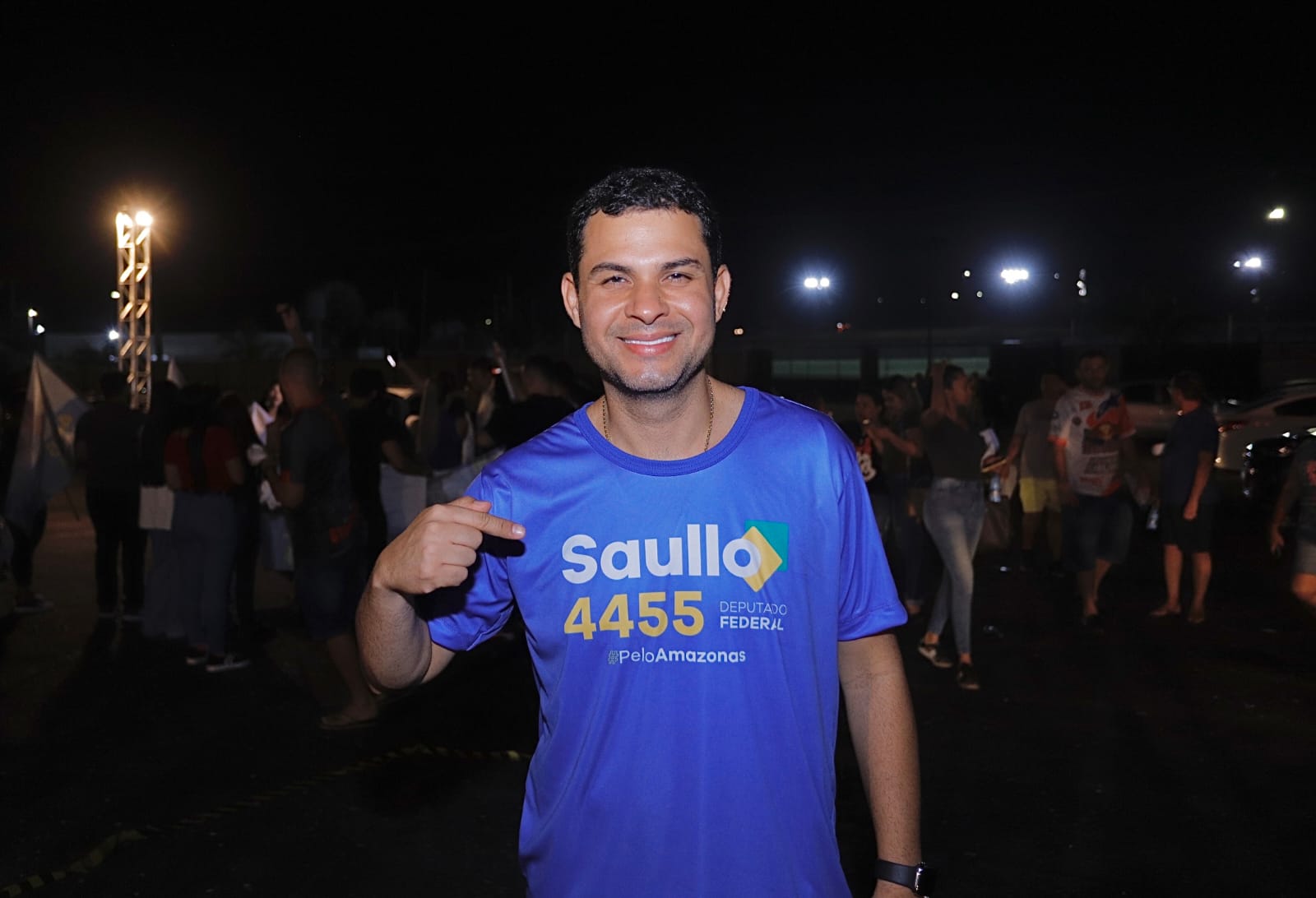 Adesivaço marca início da campanha de Saullo a deputado federal