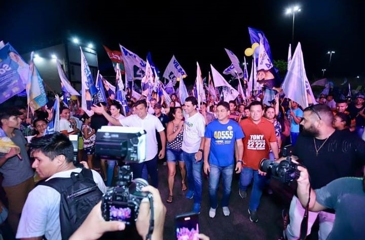 Apoiadores recebem Tony Medeiros, Saullo Viana e o Governador Wilson Lima com uma grande carreata em Parintins