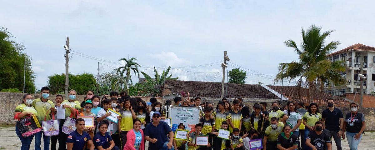 Escola Álvaro Maia instala PEV e apresenta projeto de reciclagem