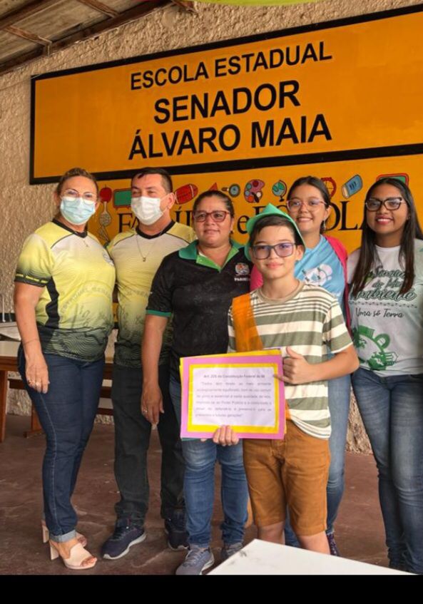 Escola Álvaro Maia instala PEV e apresenta projeto de reciclagem