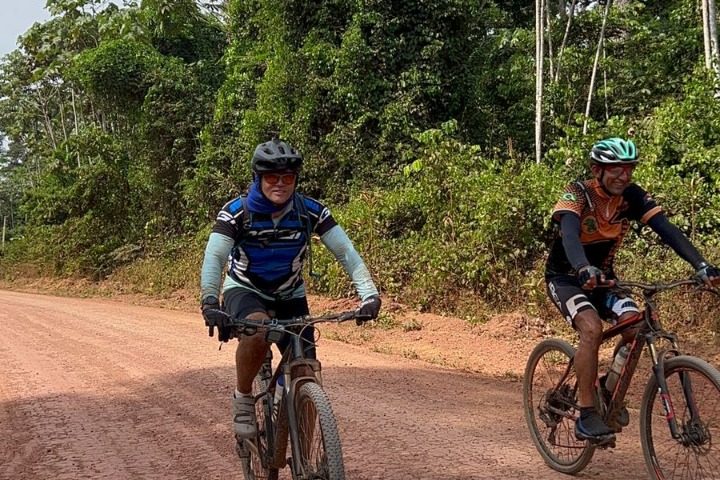 Pioneirismo: trio parintinense faz trilha de bike entre os municípios de Parintins (AM) e Santatém (PA)