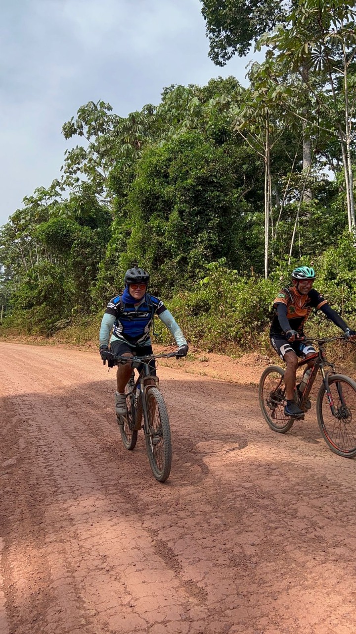 Pioneirismo: trio parintinense faz trilha de bike entre os municípios de Parintins (AM) e Santatém (PA)