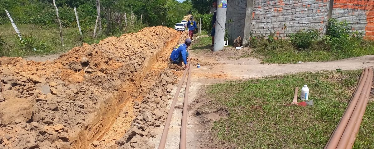 Mais de 2 mil metros de rede de água são expandidos no Ramal dos Reis, no Aninga