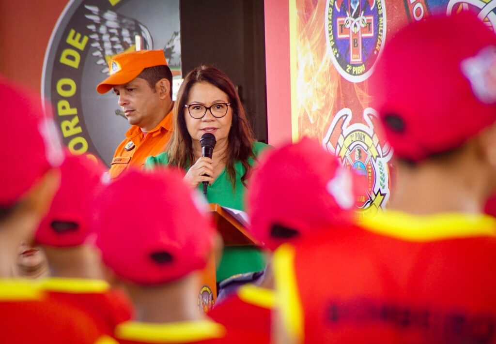 Márcia Baranda é homenageada na solenidade de abertura do 1º semestre do Projeto Bombeiro Mirim