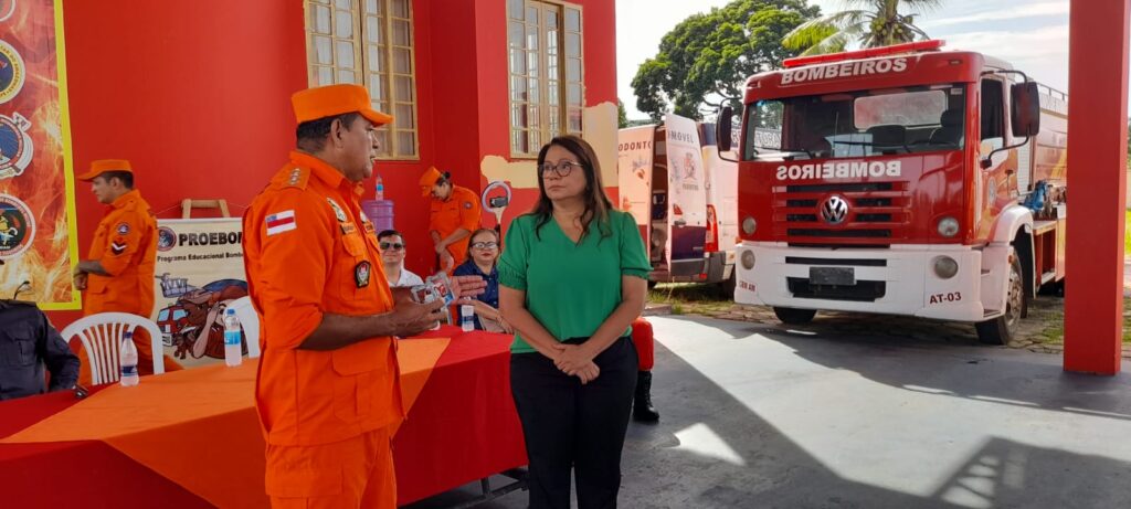 Márcia Baranda é homenageada na solenidade de abertura do 1º semestre do Projeto Bombeiro Mirim