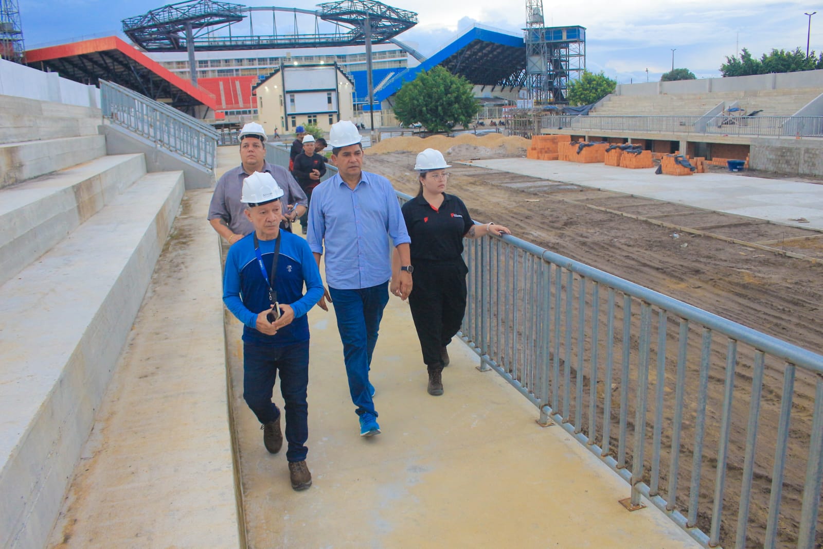 Bi Garcia vistoria obras do anfiteatro e praça Eduardo Ribeiro, em Parintins