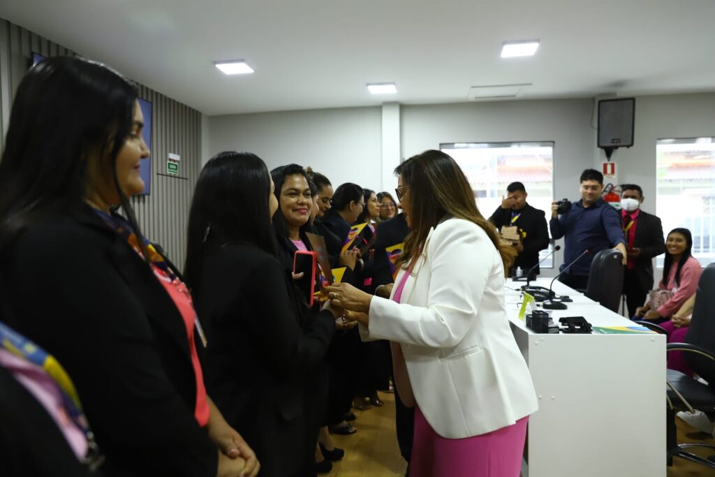 Márcia Baranda preside sessão especial pelo Dia Internacional da Mulher