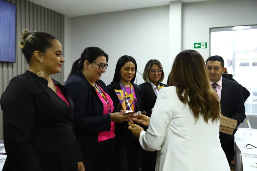 Márcia Baranda preside sessão especial pelo Dia Internacional da Mulher